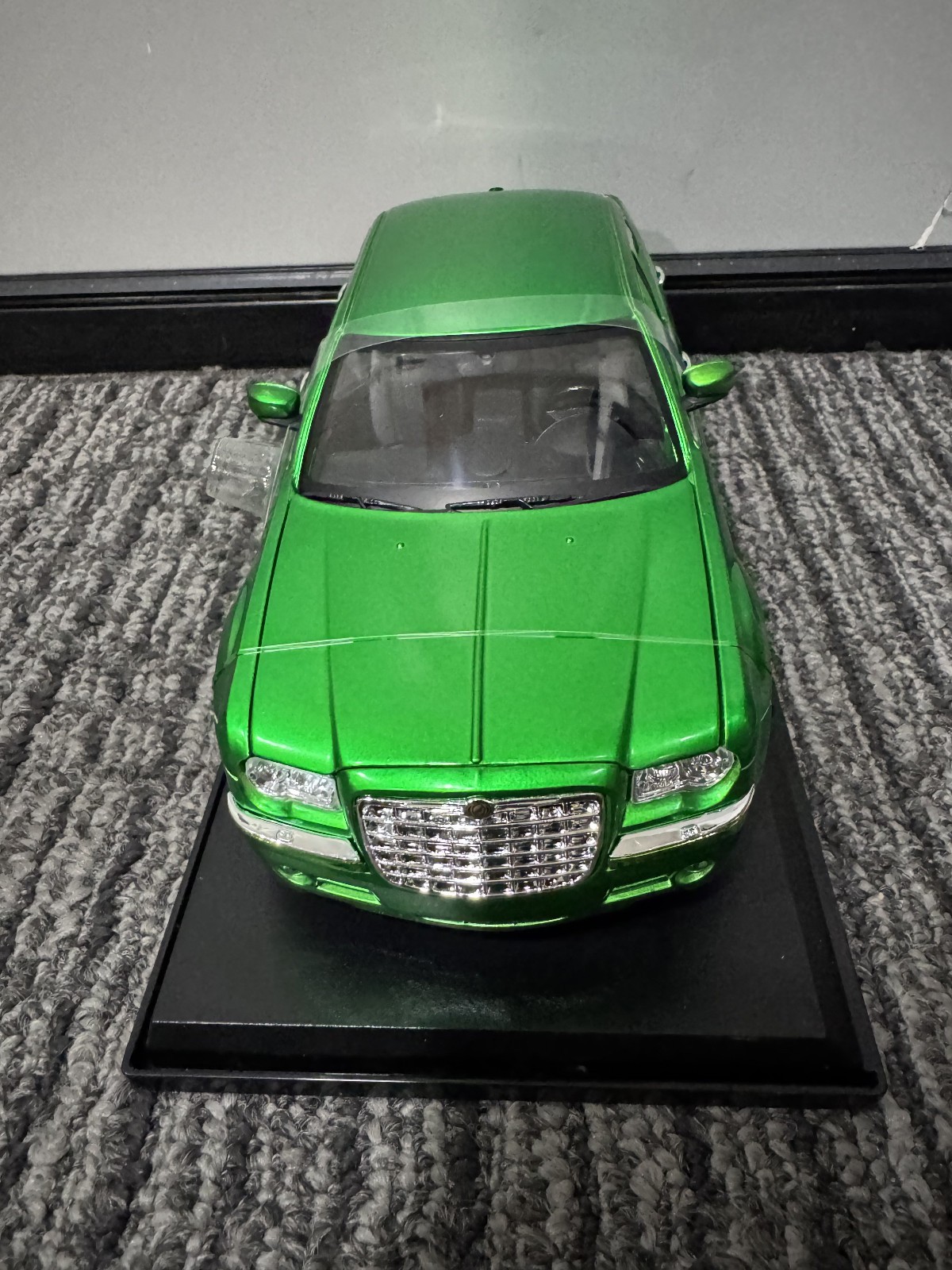 Maisto 1:18 Diecast Special Edition 2005 Chrysler HEMI 300C GREEN NEW IN BOX