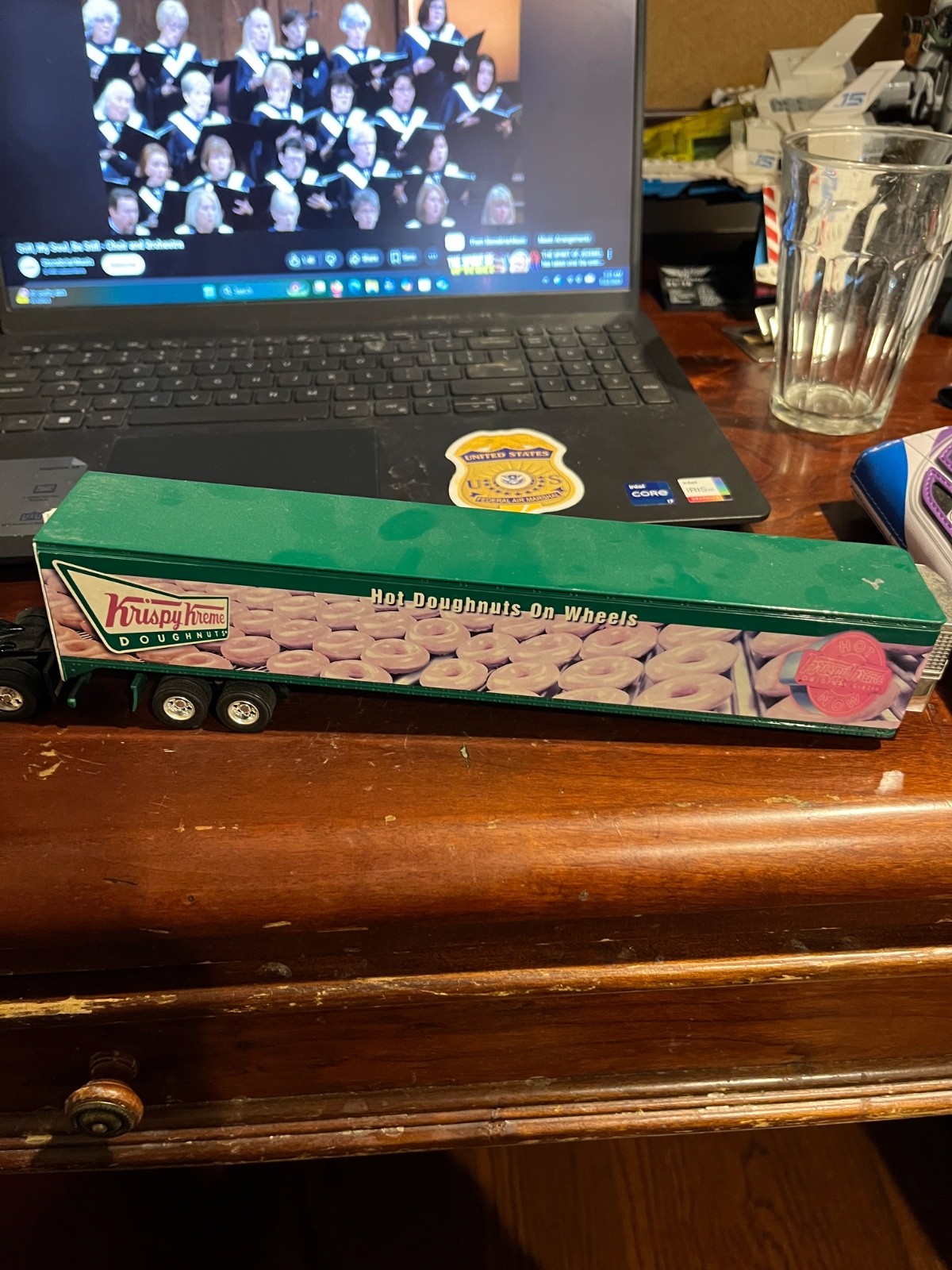 SpecCast 1/64 Krispy Kreme Kenworth
