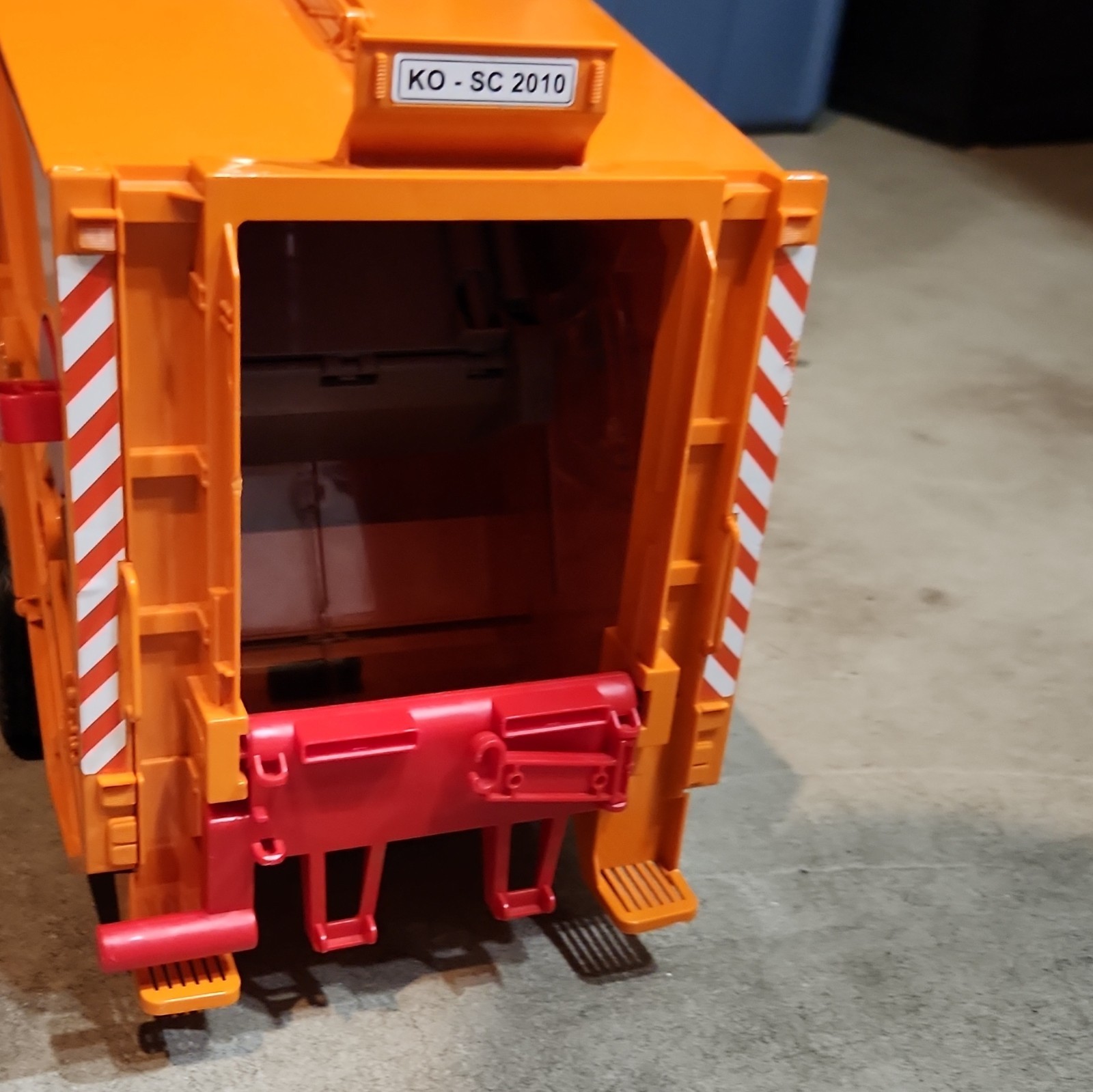 Bruder 1:16 Scania R-Series Garbage Truck Orange/Gray Plastic Opening Doors