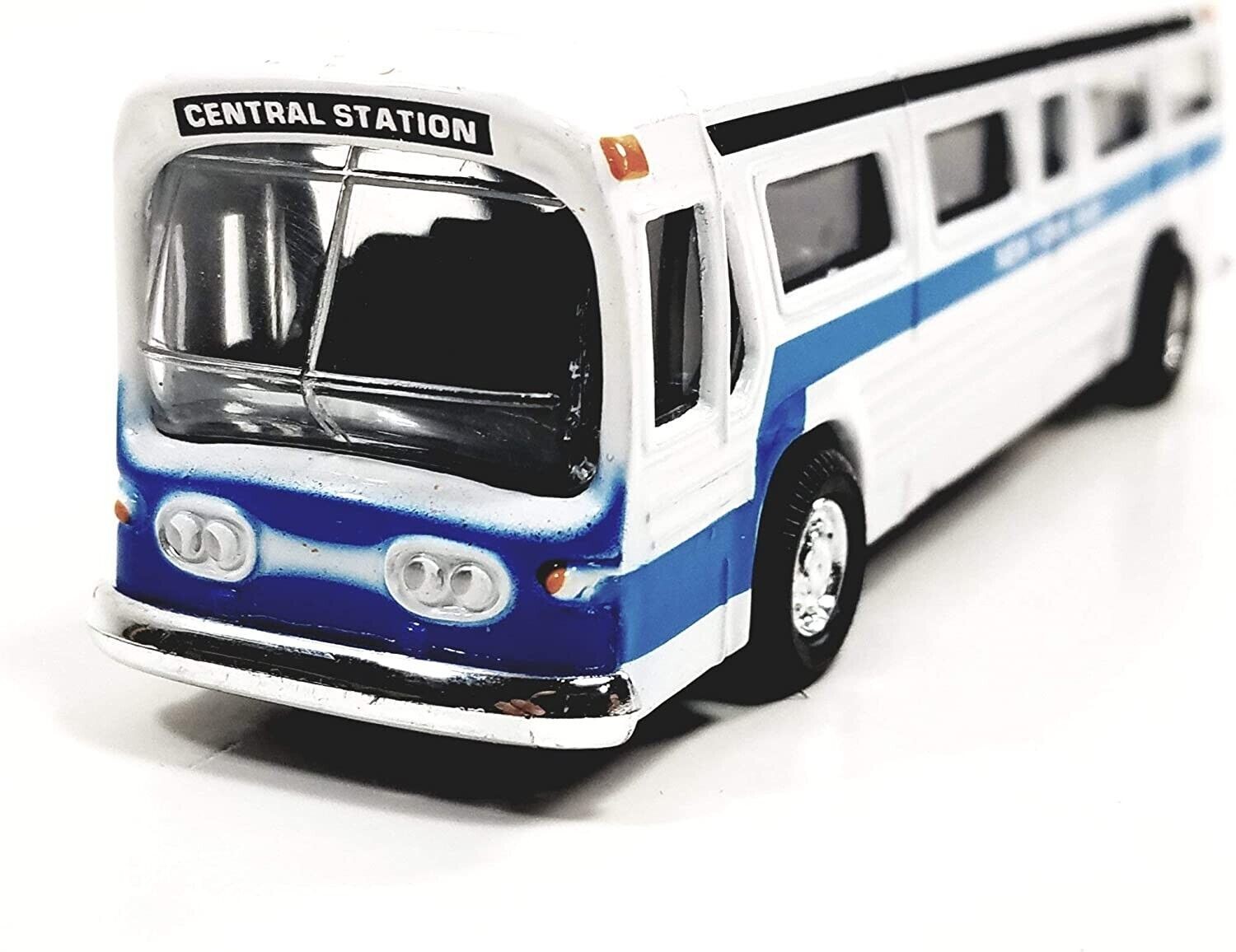 Showcast Classic New York City Central Station White City Bus 1/64 Scale Diecast