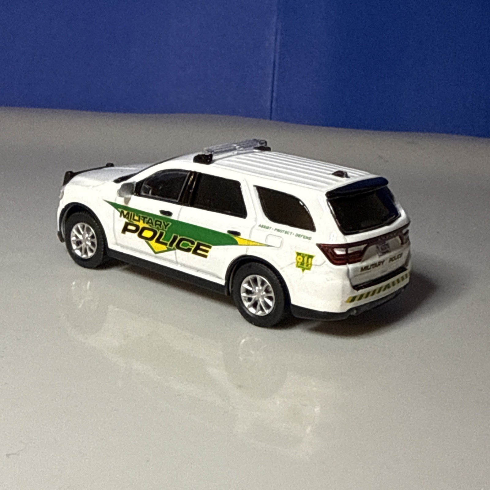 Greenlight 1:64 Custom Dodge Durango US Army Military Police