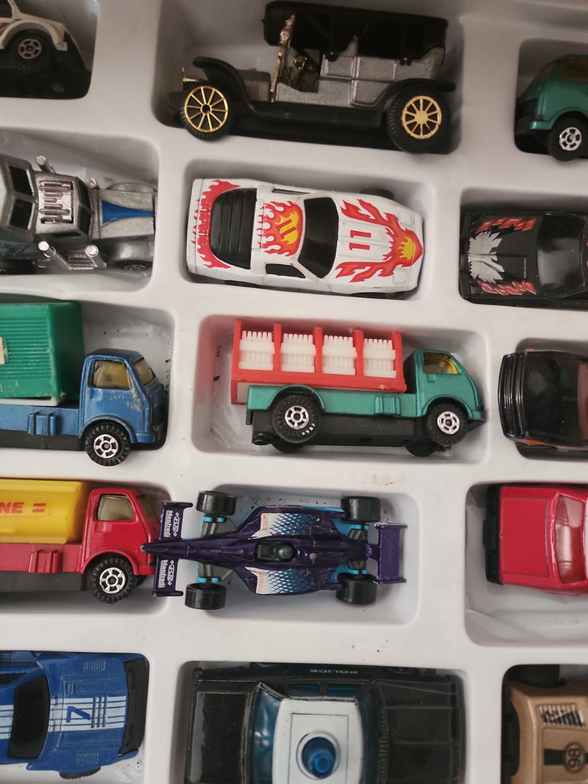 Lot VINTAGE HOTWHEELS Diecast Toy Vehicle Car 24 Cars In Tray