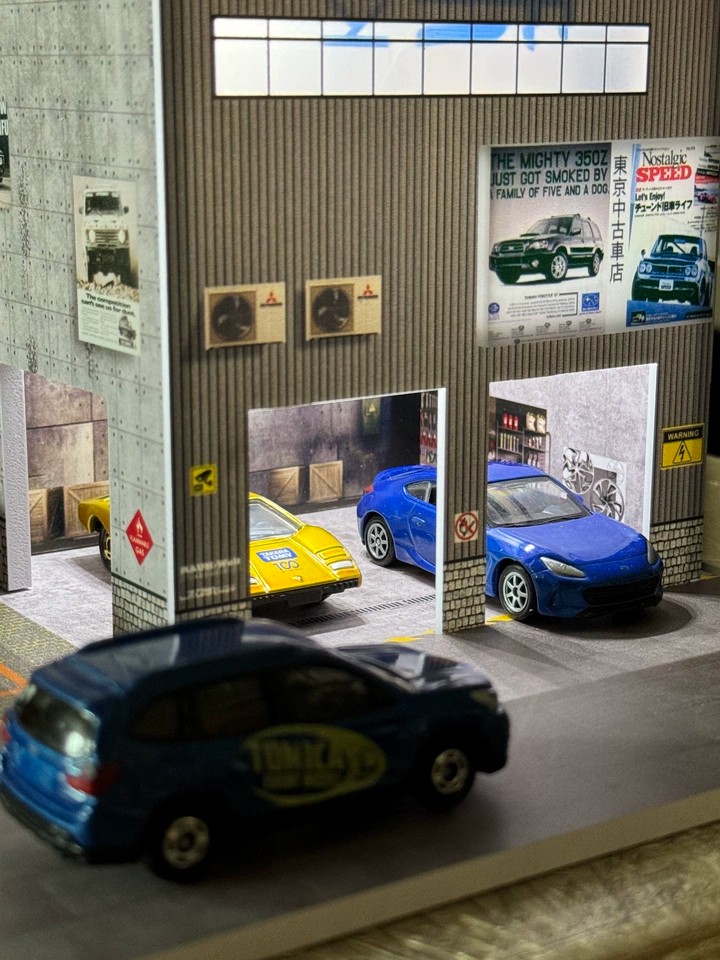 Diorama 1/64 Die-Cast Car Garage Model LED Car Display Collection Scene Gifts US