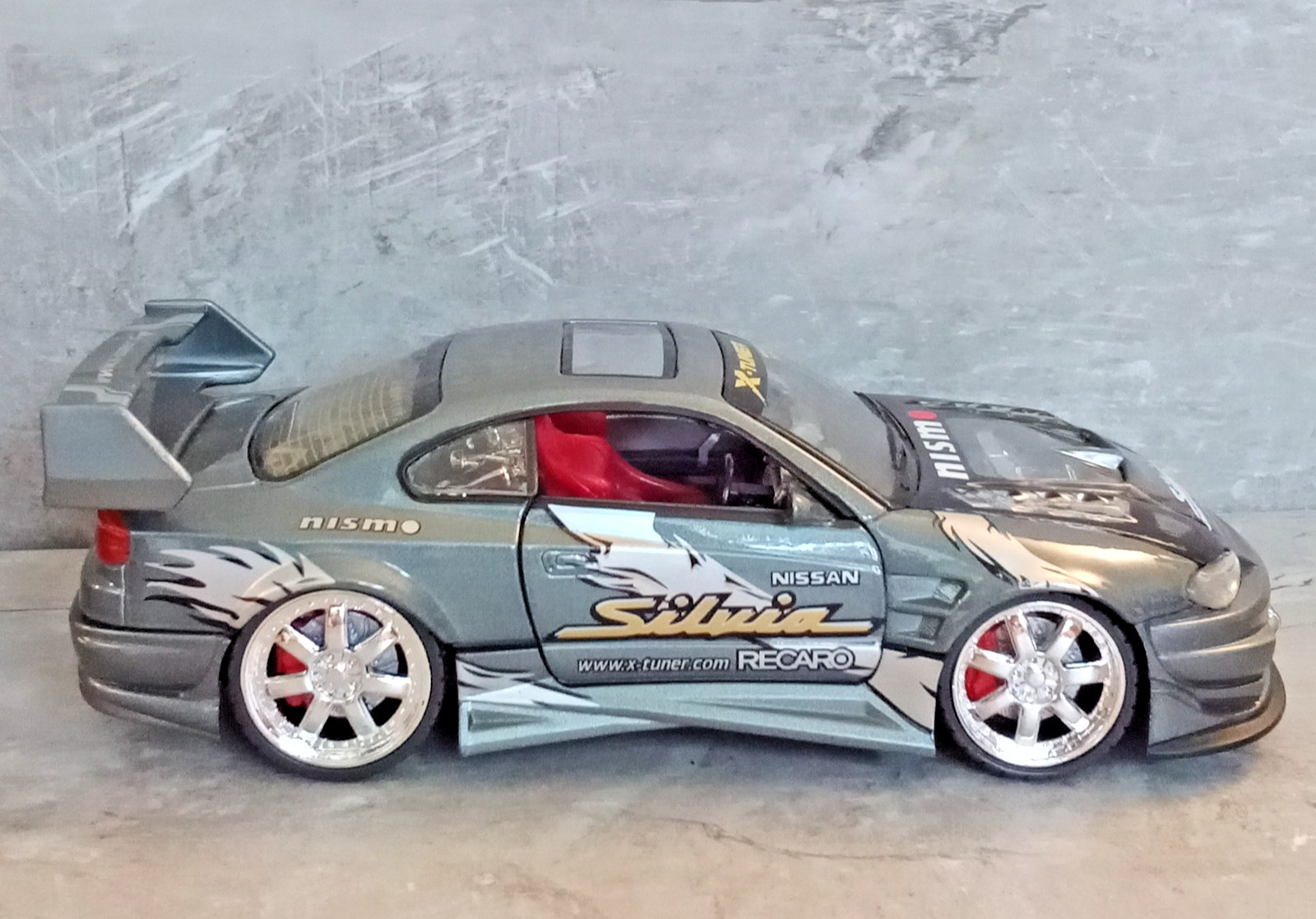 Nissan Silvia S15 1:24 Silver Hard Top w/ Sunroof & Lights Diecast Boley Xtuner