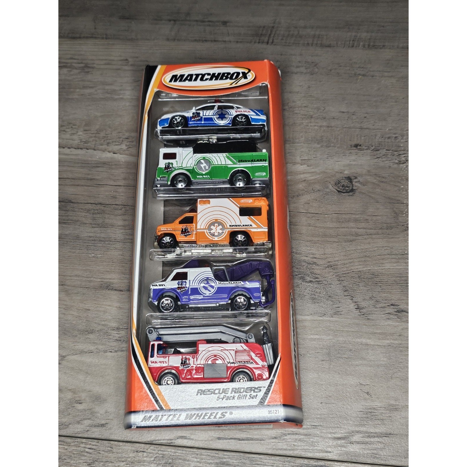 MATCHBOX 5 Pack Gift Set Rescue Riders Police Rescue Fire EMS Wrecker Service 10
