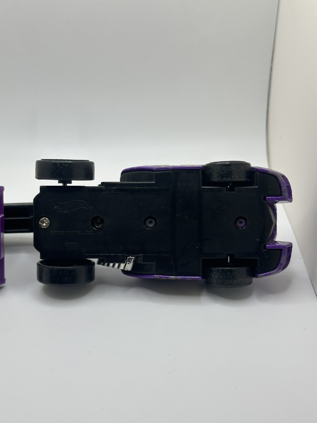 2004 Hot Wheels Truckin’ Transporters #B3910 Rampage Purple Truck & Trailer