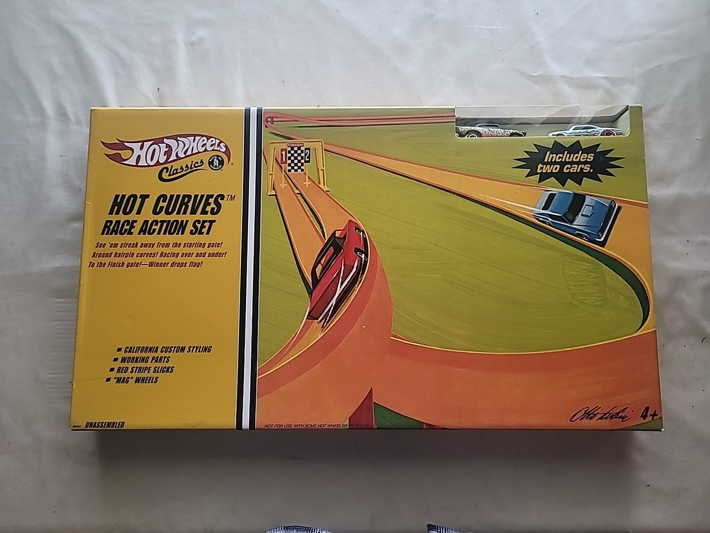 Hot Wheels Classics Hot Curves Race Action Set Complete With 2 CarsUnopened Box.