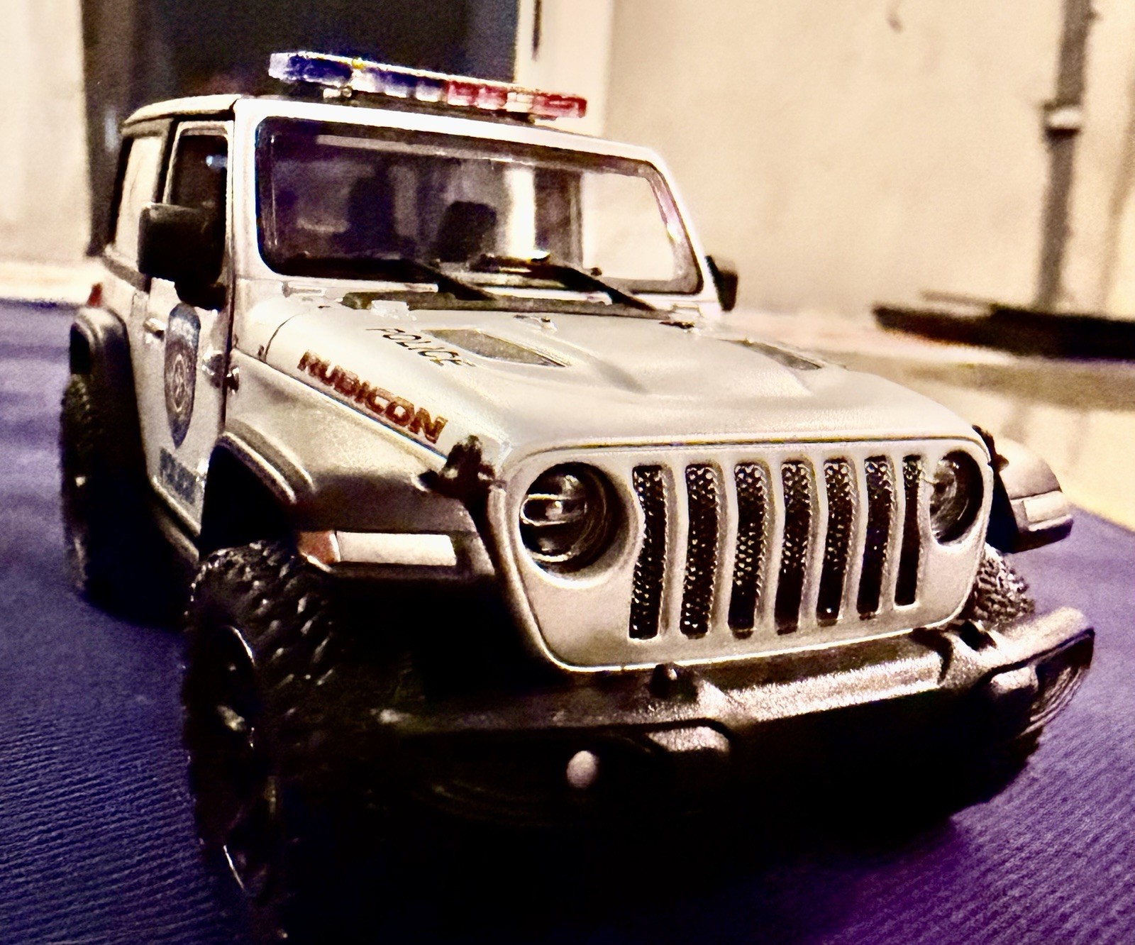 2018 Jeep Wrangler Rubicon 1/34 Die-Cast Model Car Doors Open Police Car
