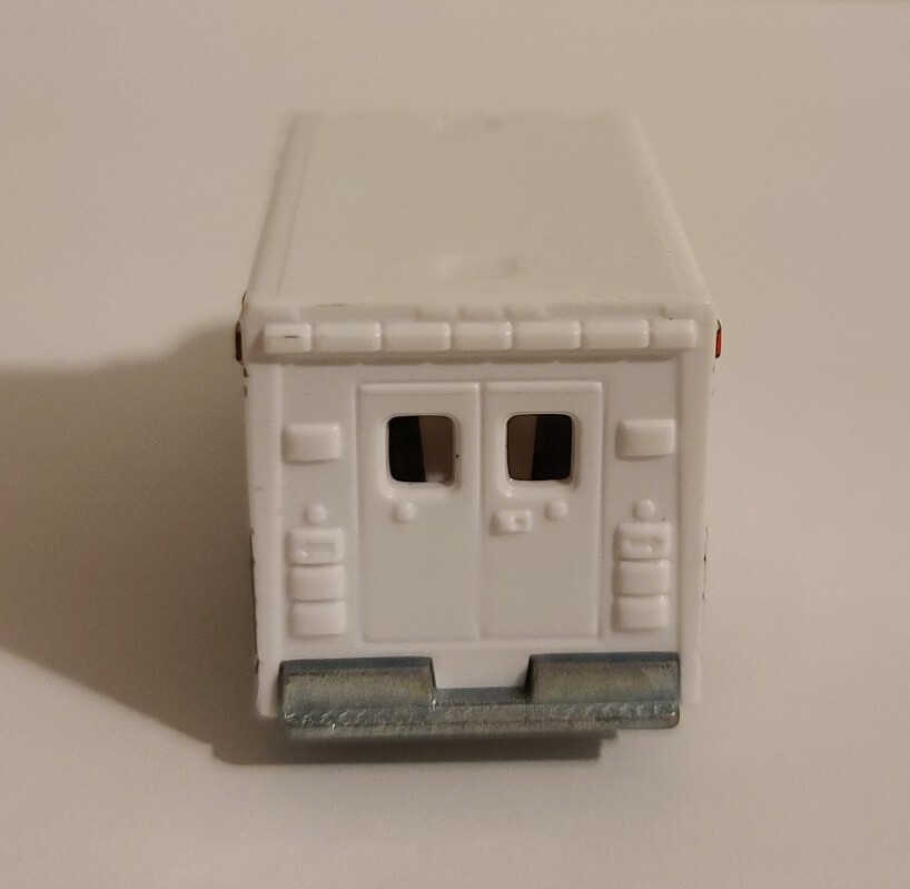 Matchbox Ford E-350 E350 Ambulance Santa Ursula SUAS 2009 MB944 EMS car diecast
