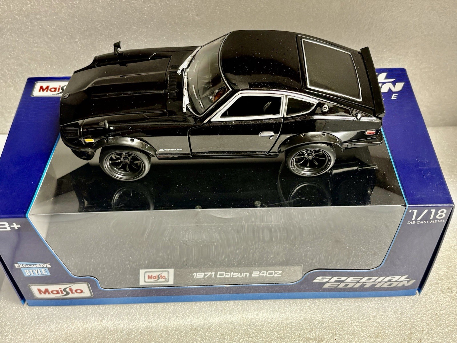 1971 Nissan/Datsun 240Z Fairlady Z JDM Tuning Customized Working LED Lights 1/18