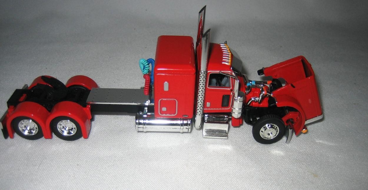 1/64 DCP 367 Cab 389 Pete 48” Sleeper (Red)