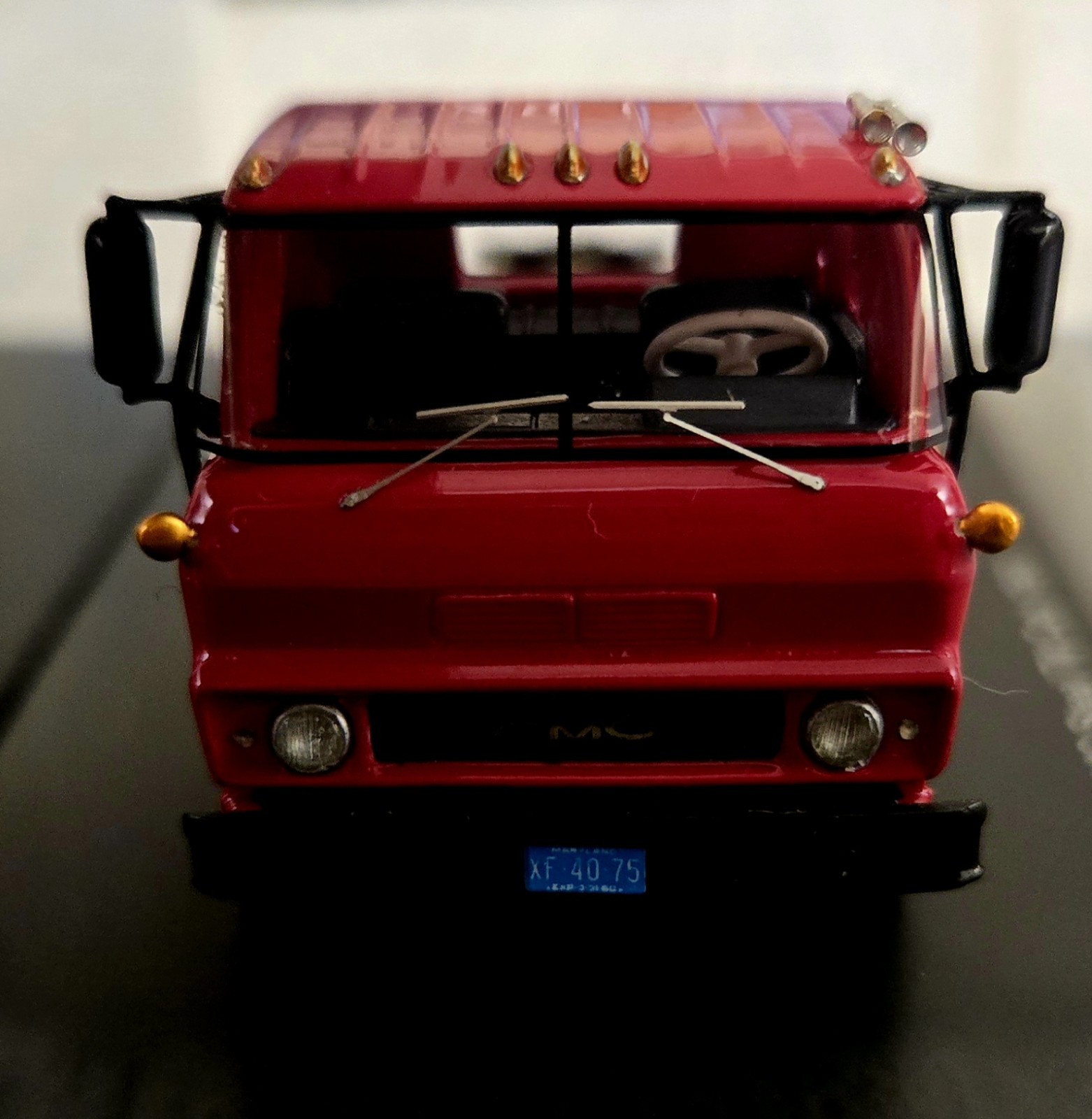 1/64 Scale 1960 GMC Steel Tilt Cab Tractor Unit Truck Resin Model – Neo NEO64075