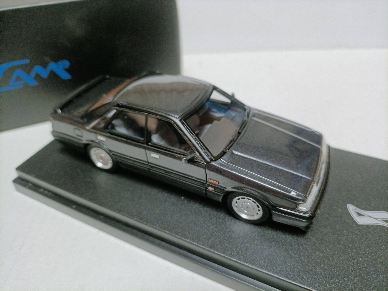 CAM 1:43 Nissan Hardtop Modified GT Turbo Twincam 24V Metallic Gray Car Model