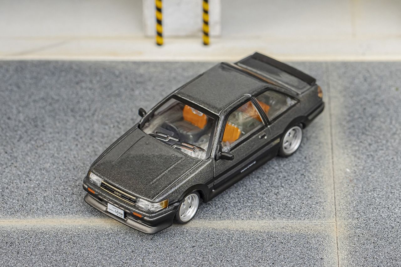 DCT 1:64 Toyota Corolla Levin AE86 1983 Gray