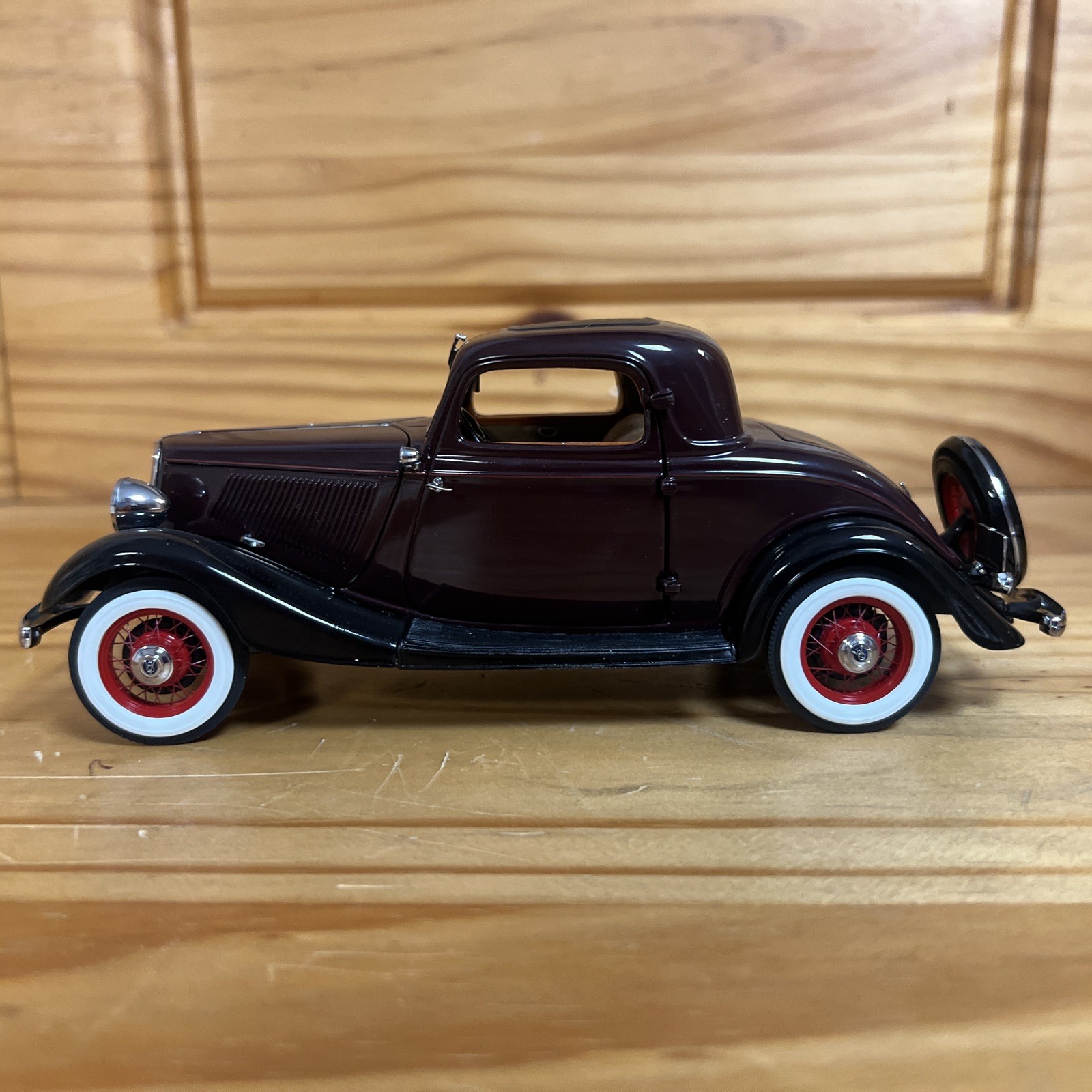 1933 Ford Deluxe Coupe Model 40 Coach Maroon Danbury Mint Diecast Replica