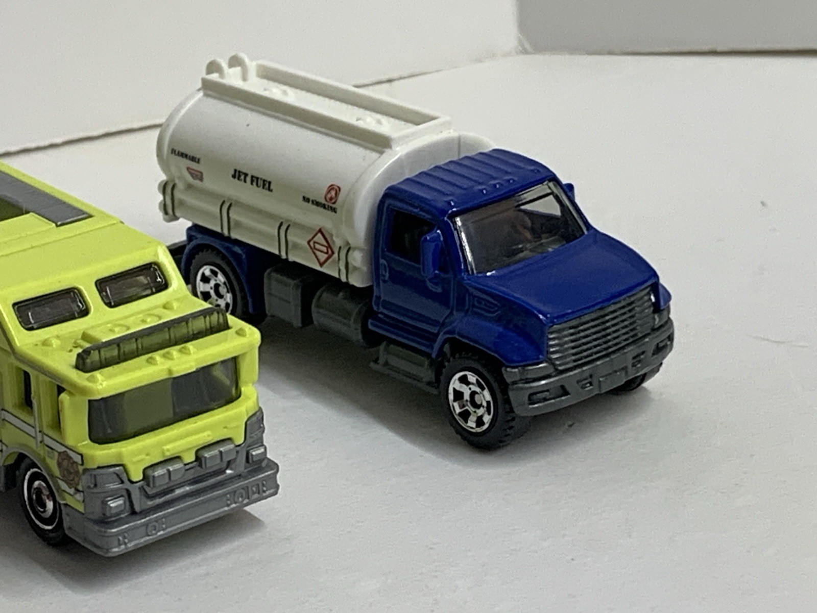 Lot Of 5 Toy Cars Die-cast And Plastic Hot wheels And Other Brands Preowned.