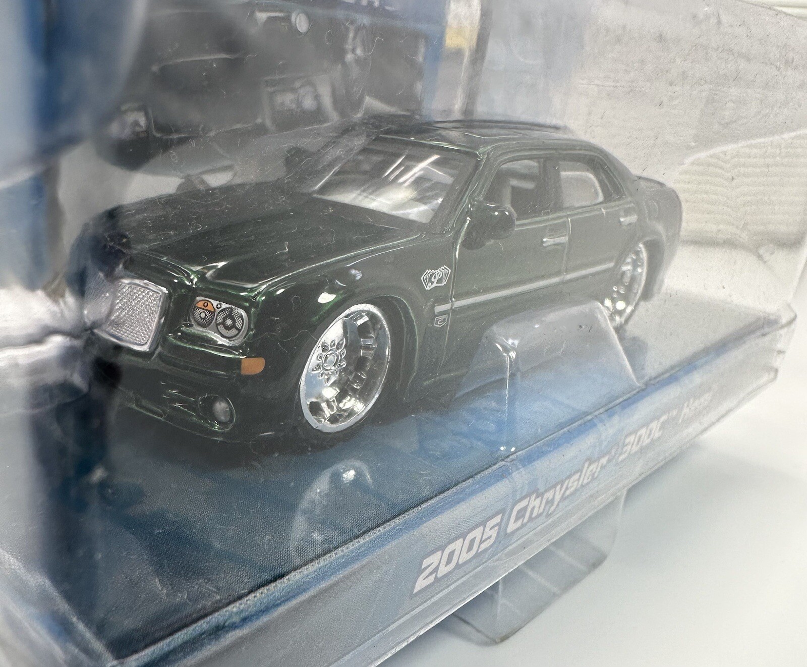 MAISTO 1/64 Scale 2005 CHRYSLER 300c HEMI ”Green Version”