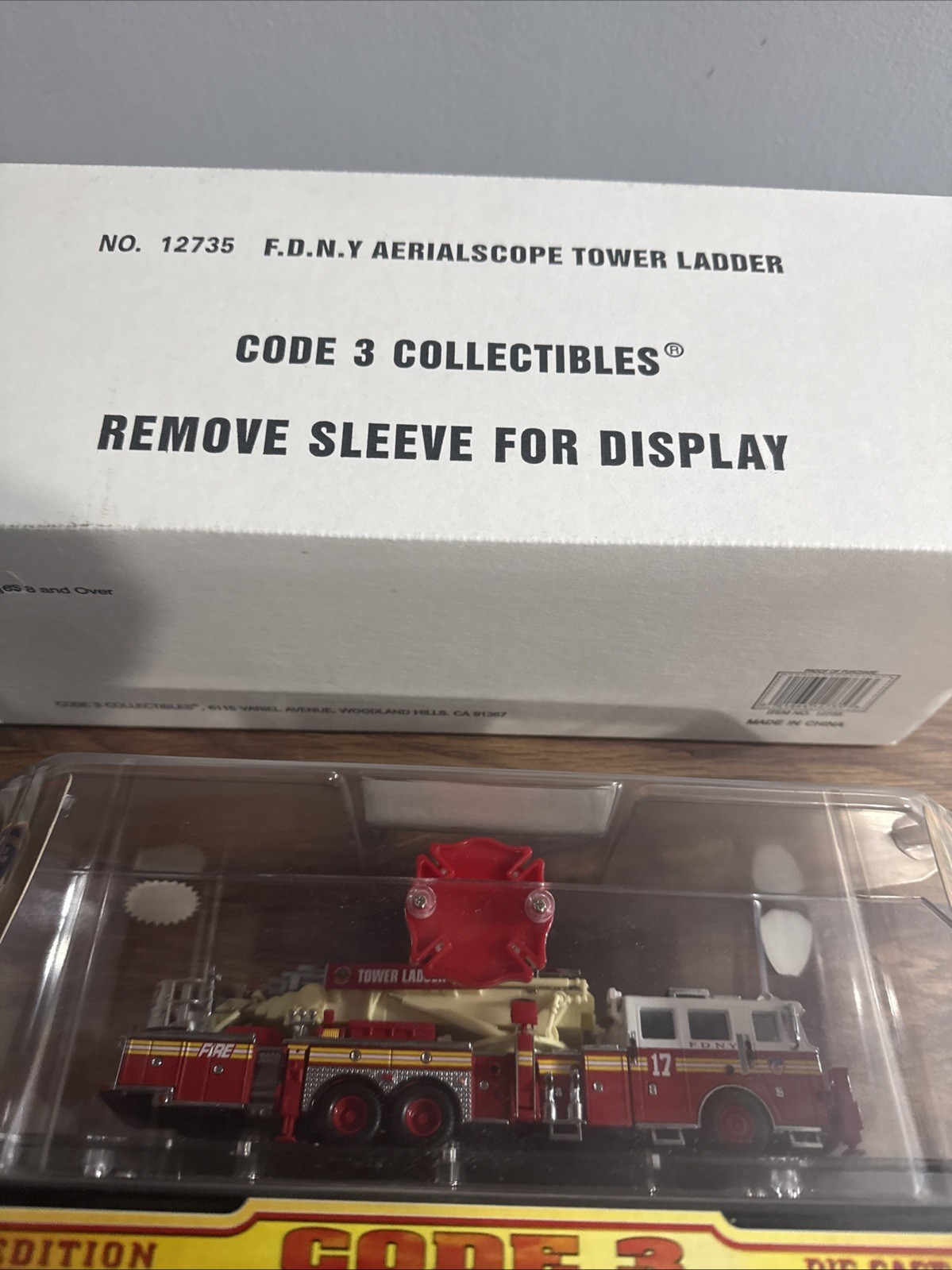 Code 3 Collectibles FDNY Aerialscope Tower Ladder 124 #12735 1/64 Fire Truck New