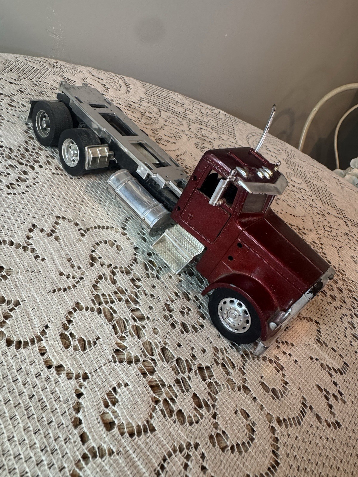 JADA ROADRIGZ PETERBILT MODEL 379 HOT ROD PETE 1:32 RED WITH FLAME