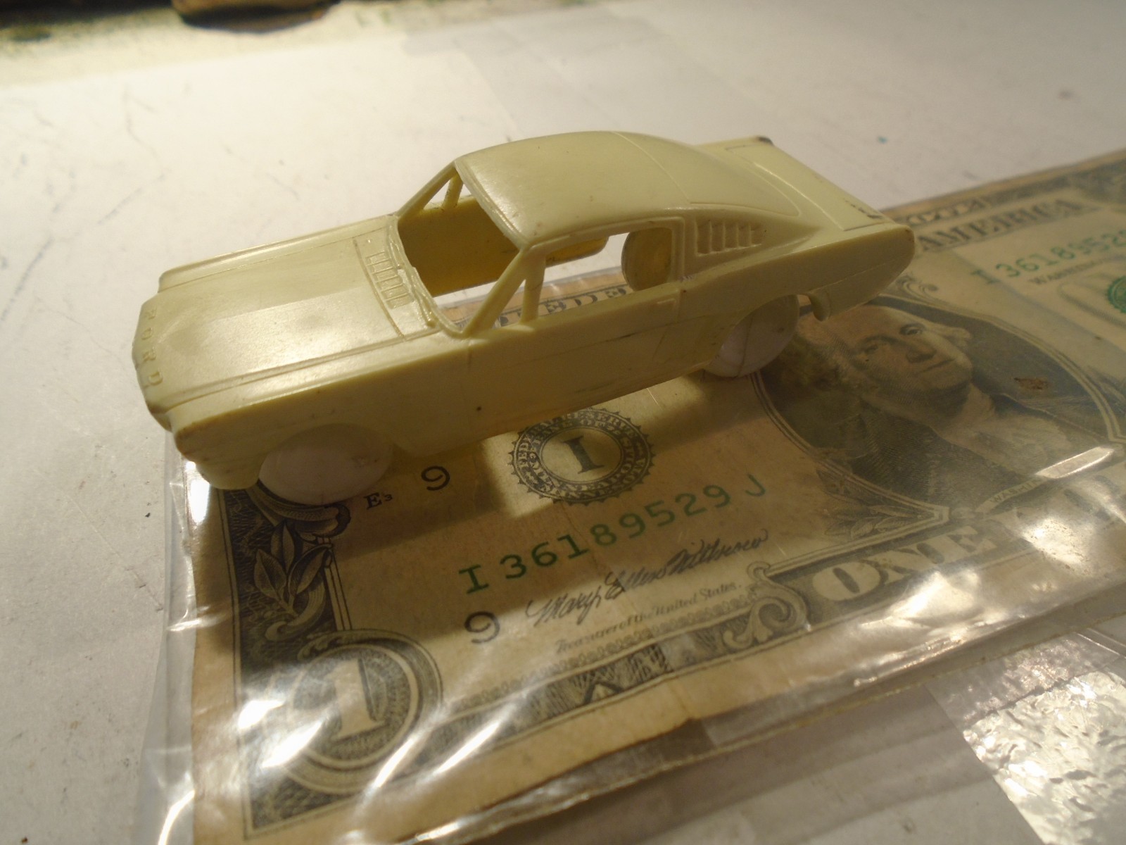 F & F MOLD & DIE WIOK PLASTIC 1/64 SCAKE PLASTIC1966 MUSTANG FASTBACK 1-185-1