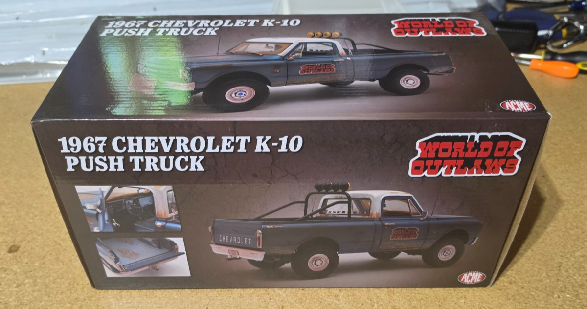 ACME 1/18 1967 CHEVROLET K-10 WORLD OF OUTLAWS PUSH TRUCK A1807223 1 OF 378