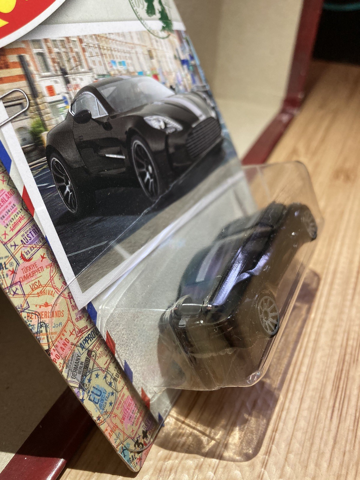 Hot Wheels World Series United Kingdom / Aston Martin One-77 / Black