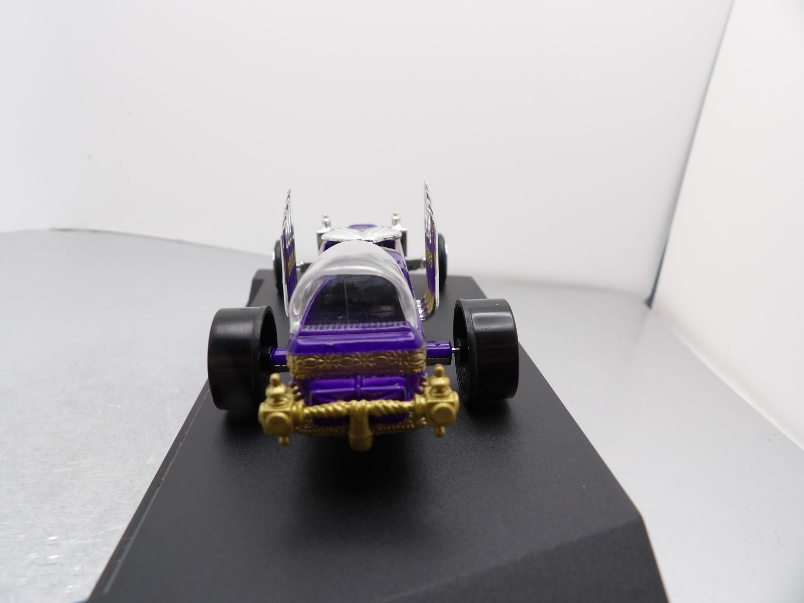 THE MUNSTERS DRAG-U-LA 1996 JOHNNY LIGHTNING MAGMAS 1:43 DIE-CAST