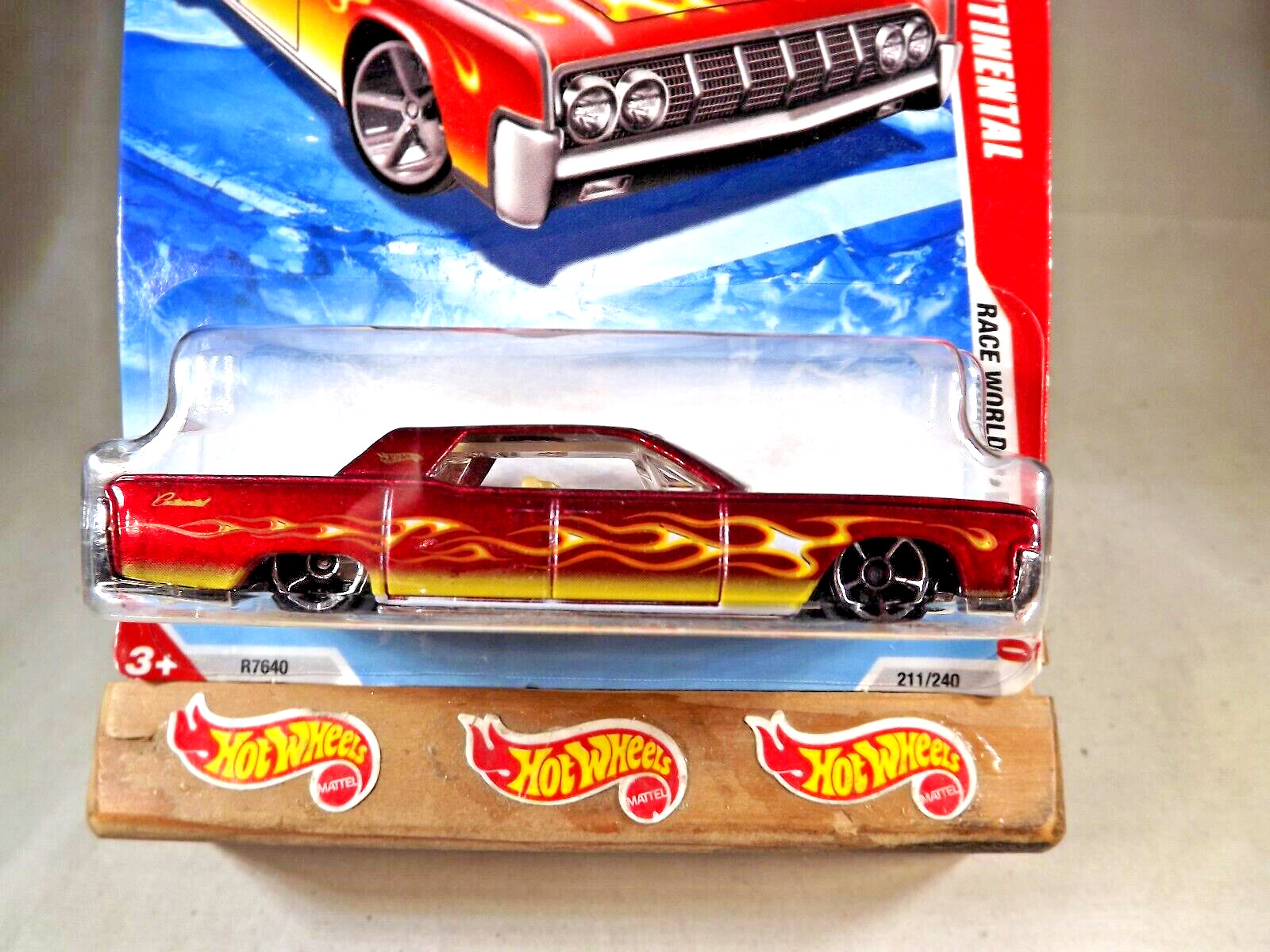 2010 Hot Wheels #211 Race World-Volcano 3/4 ’64 LINCOLN CONTINENTAL Red w/OH5 Sp