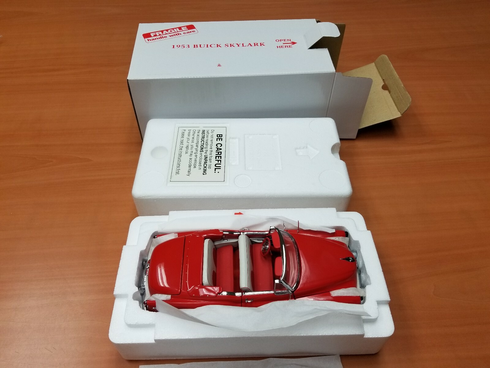 Danbury Mint 1953 Buick Skylark 1:24 Diecast Car