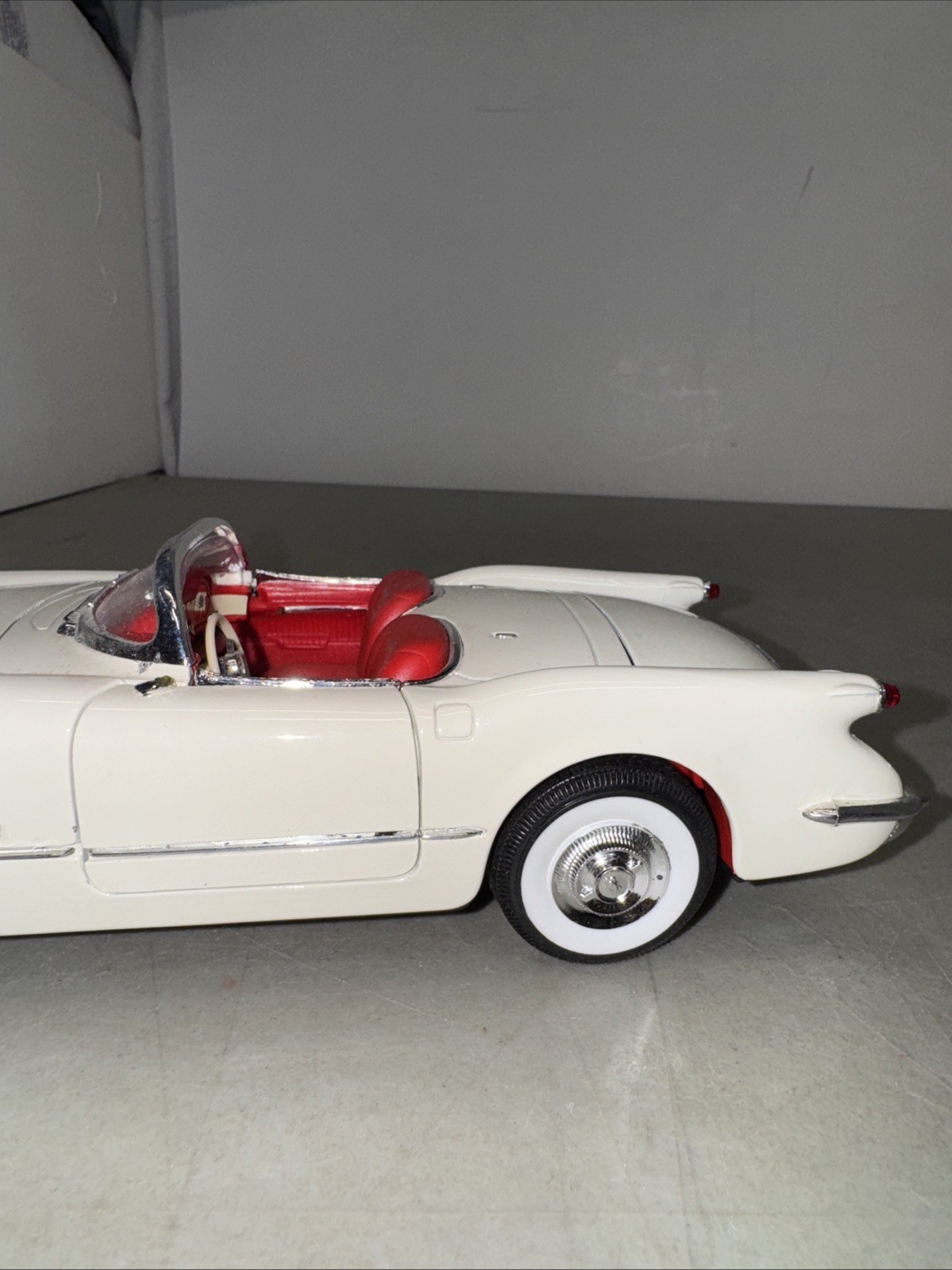 Mira Golden Line 1953 Chevrolet Corvette 1/18 White