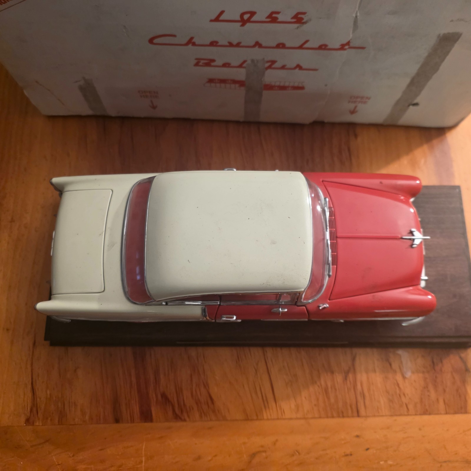 DANBURY MINT 1955 CHEVROLET BEL AIR 1/16 W/ WOODEN BASE