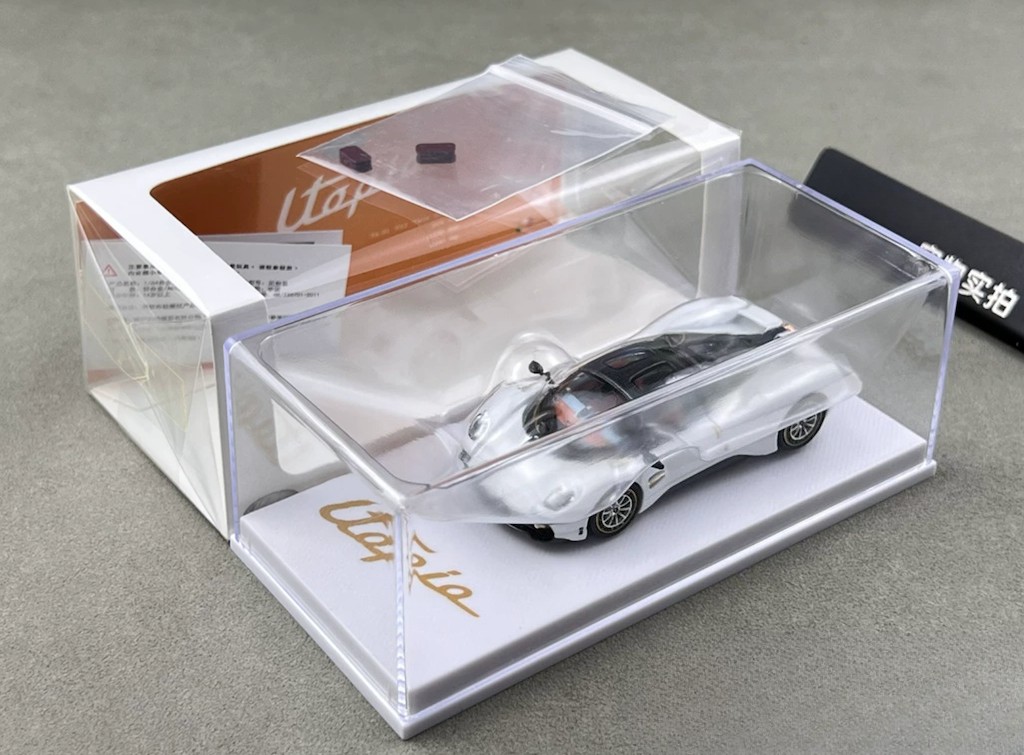 CM 1:64 White Utopia Racing Sports Model Diecast Metal Car