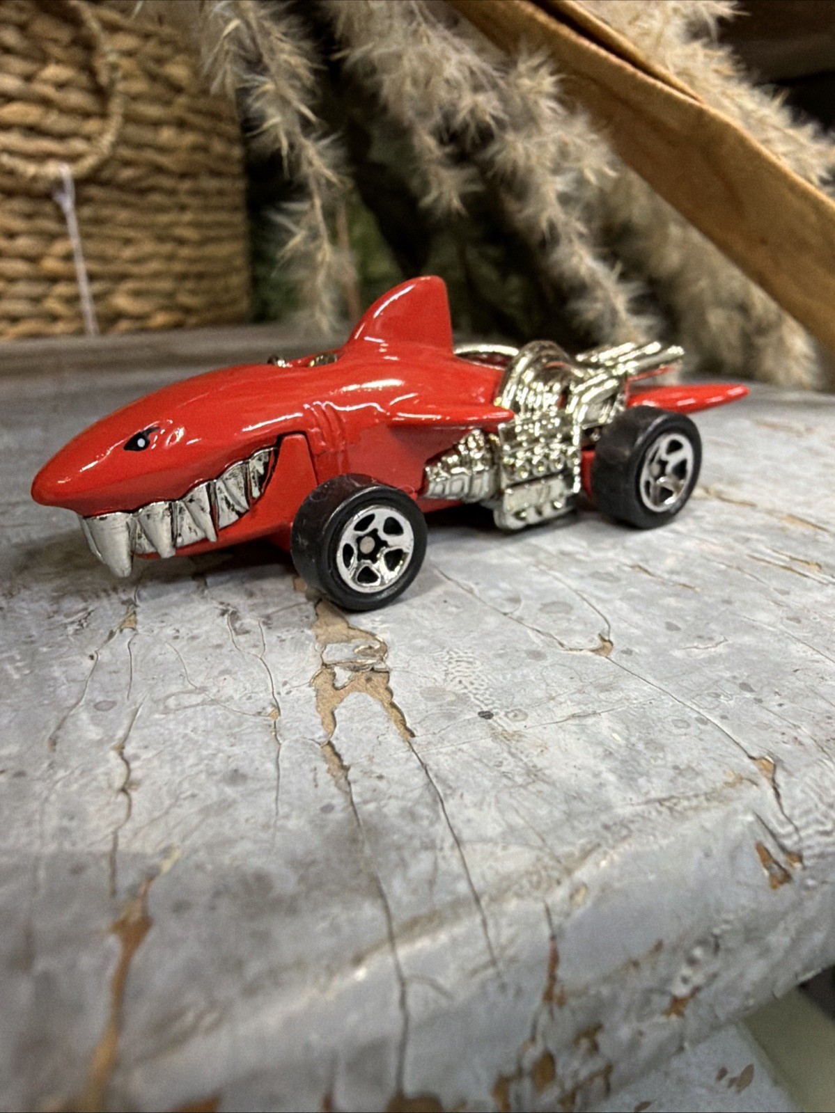 Hot wheels Hotwheels Honey We Shrunk Ourselves Red Sharkruiser 1997 Chrome Teeth