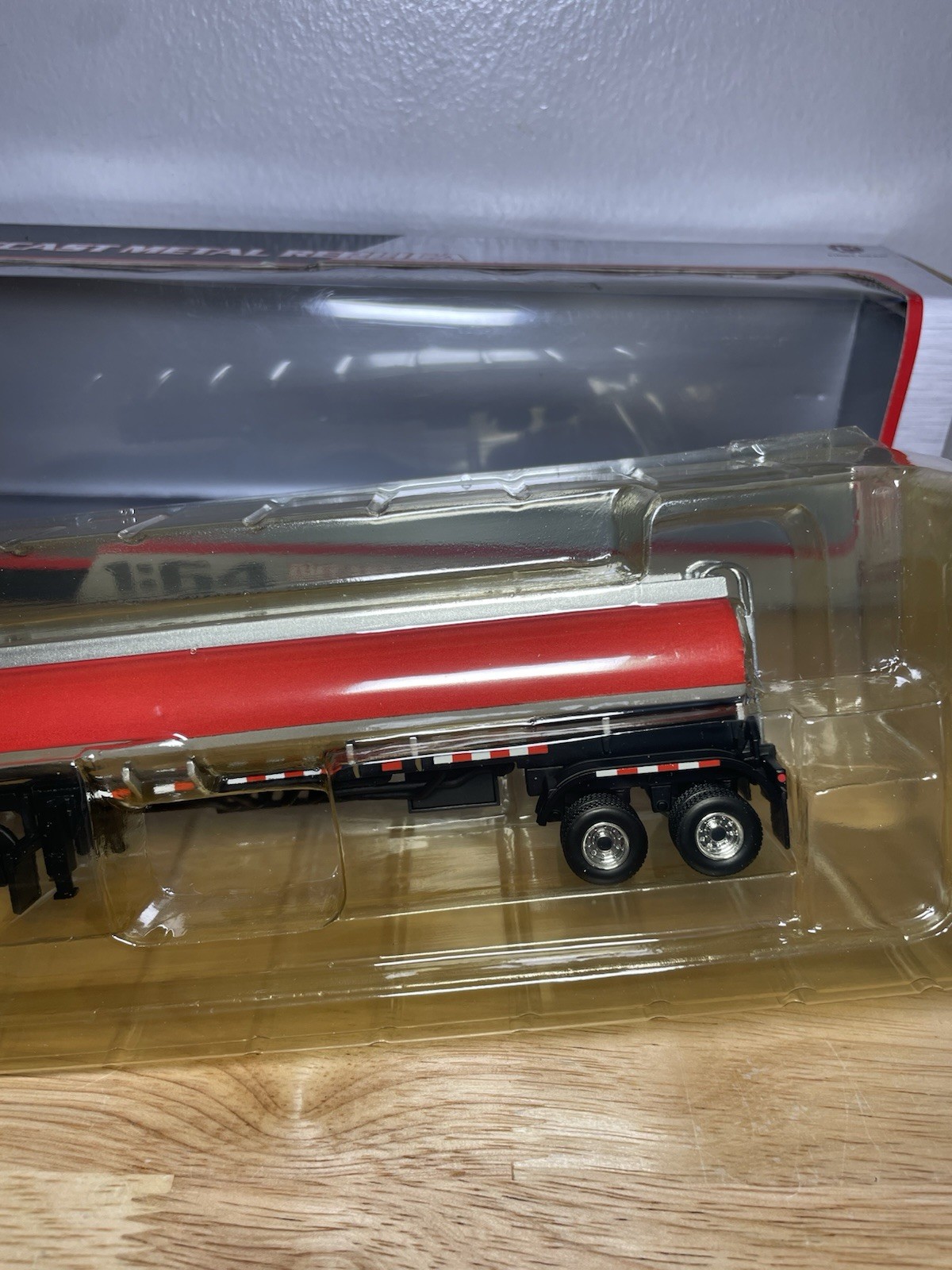 First Gear 1:64 Scale – 76 Fuel Tank Trailer Missing Truck – ( 60-0279 ) In Box