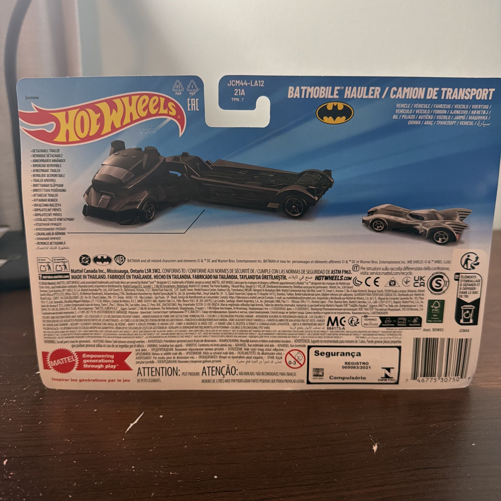EXCELLENT CONDITION Hot Wheels Super Rigs Chrome Batmobile Hauler 2025 NEW