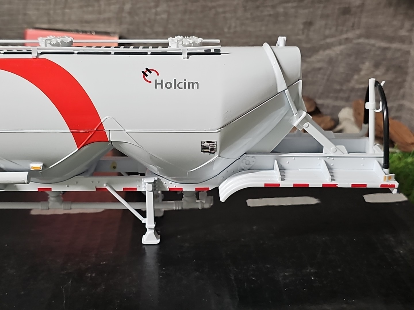 First Gear Holcim Dry Bulk Tanker Truck 1:34 Scale Diecast Truck/Trailer NO BOX