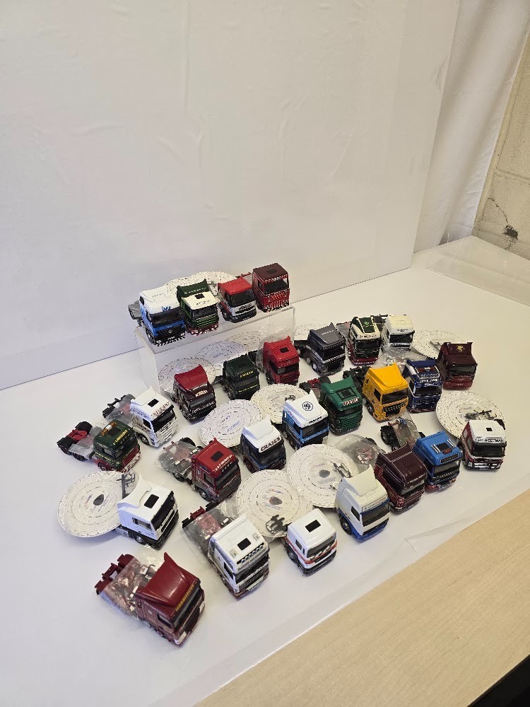Corgi 1:50 Truck Tractor Unit Choose Your Vehicle Scania Volvo DAF MAN Renault