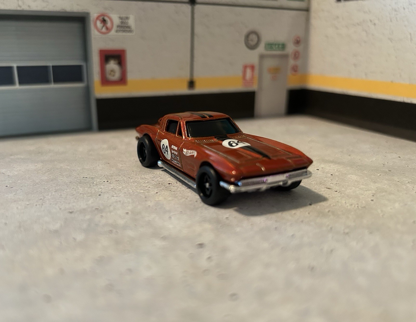 2022 HOT WHEELS 1:64 ORANGE ’64 CORVETTE STINGRAY BLACK WHEEL SWAP REAL RIDERS