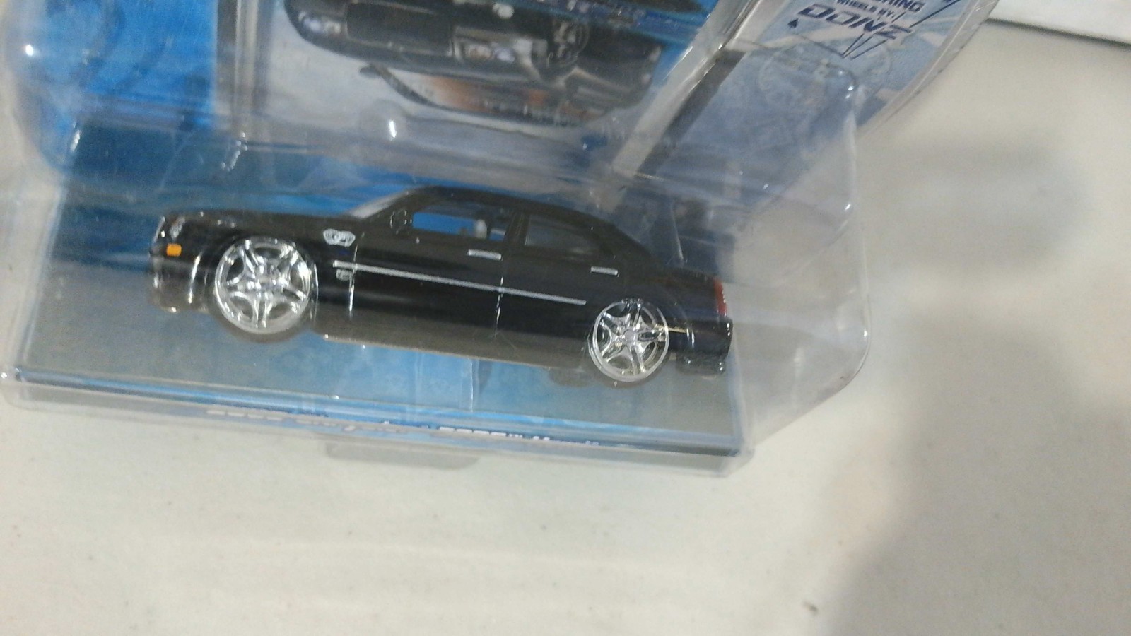 Maisto 05 2005 Chrysler 300C HEMI Playerz Luxury Style Diecast Collectible Car B