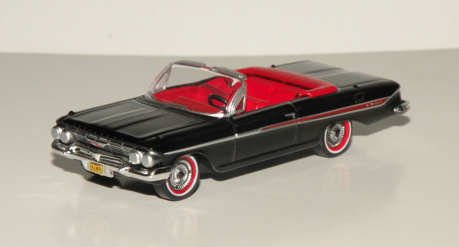 Oxford 1961 CHEVROLET IMPALA Conv. Black / Red 1/87 HO diecast car GM