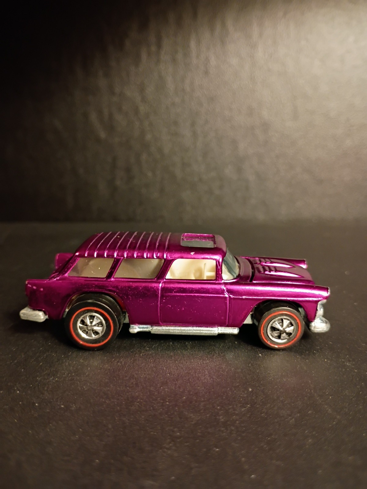 Hotwheels Redline Classic Nomad Magenta 1969 VN/MINT