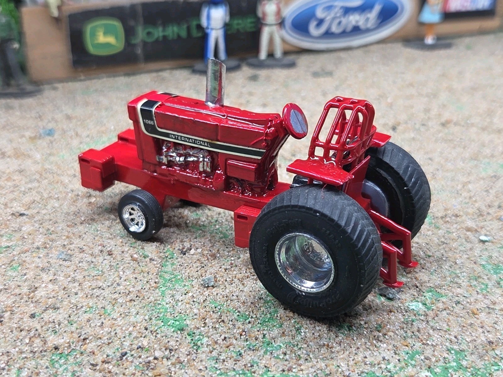 CASE IH International1:64 CUSTOM built TRACTOR pulling PULLER HOT ROD ertl Farm