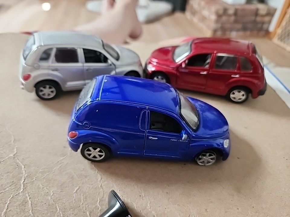 Maisto 1/39 Diecast Cars Set of 3 Red Blue Silver