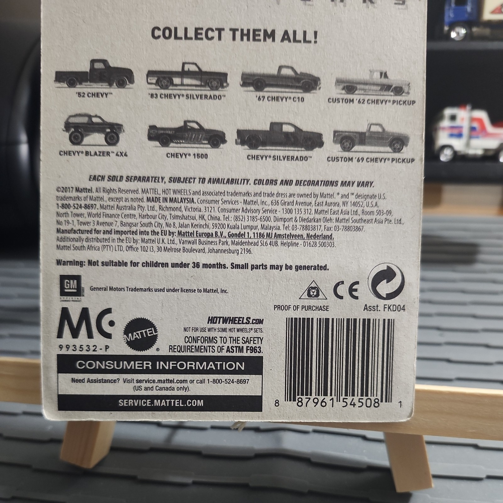 HOT WHEELS TRUCKS 100 YEARS 3/8 ‘67 CHEVY C10 ( IN PROTECTOR )