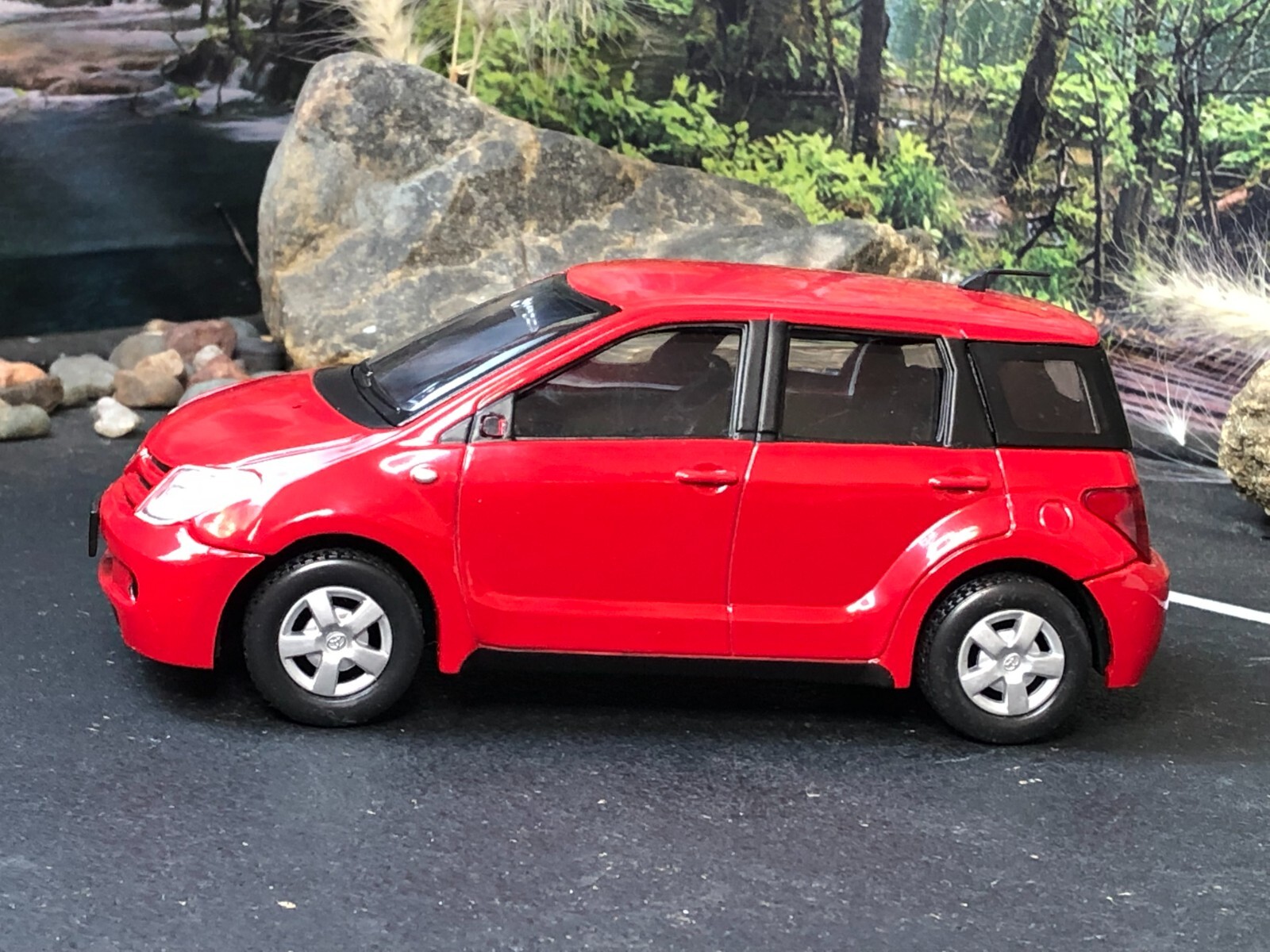 Imperfect 1:24 Diecast Car RED TOYOTA IST Official Licensed Product AS-IS