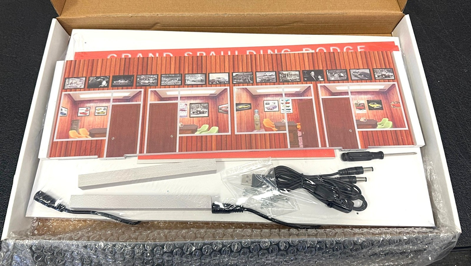 1/24-25th SCALE, MR. NORMS GRAND SPAULDING DODGE SHOWROOM DIORAMA !