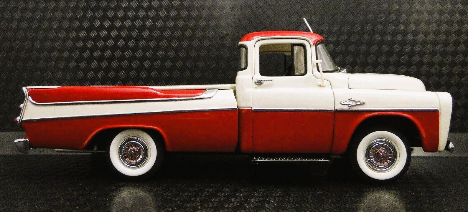 Dodge Chrysler Plymouth Ram Pickup Truck Car Classic Wagon Carousel Red1 24 1 18