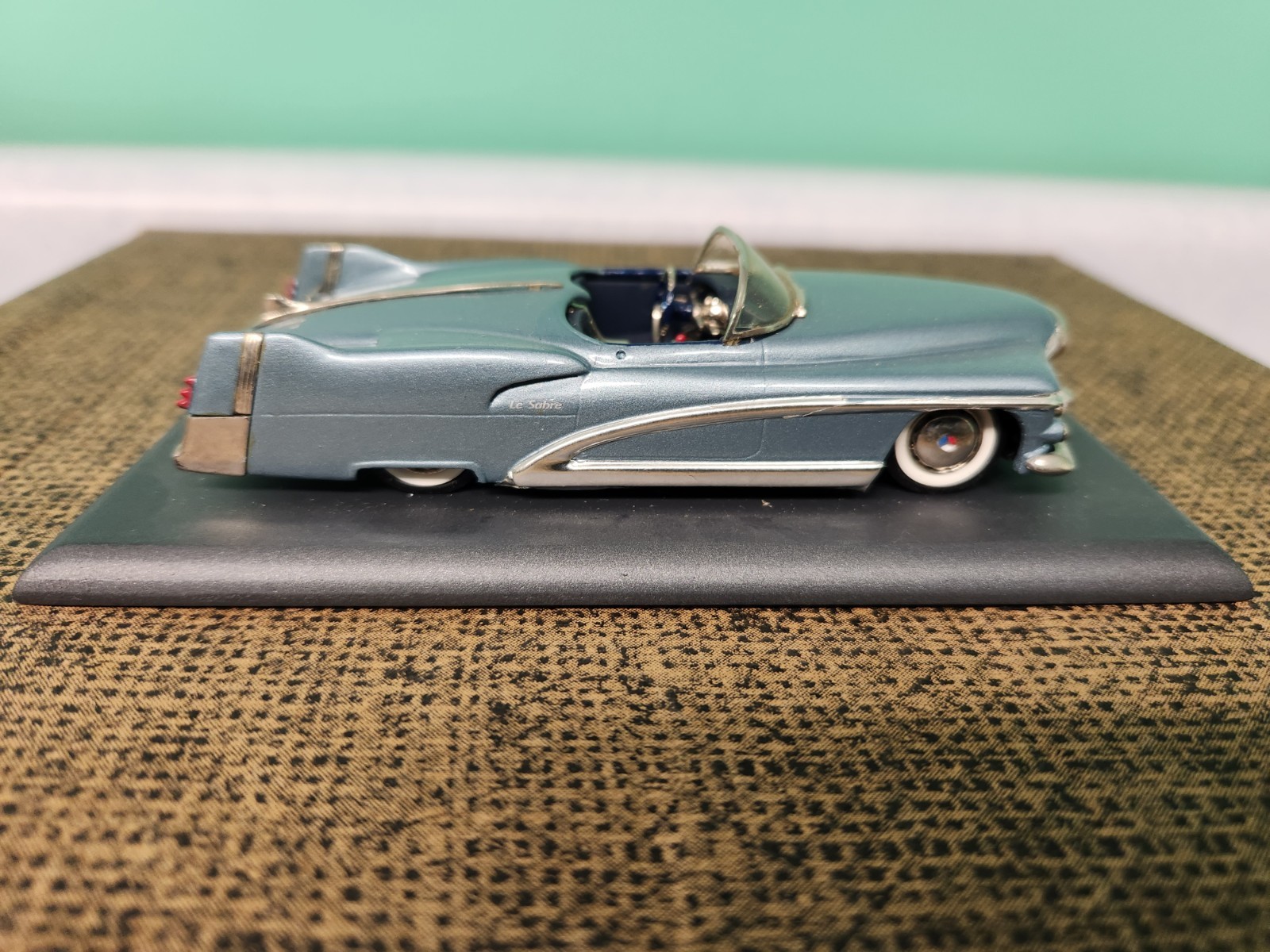 GADM GREAT AMERICAN DREAM MACHINES #1 1951 BUICK LE SABRE 1/43 DIECAST