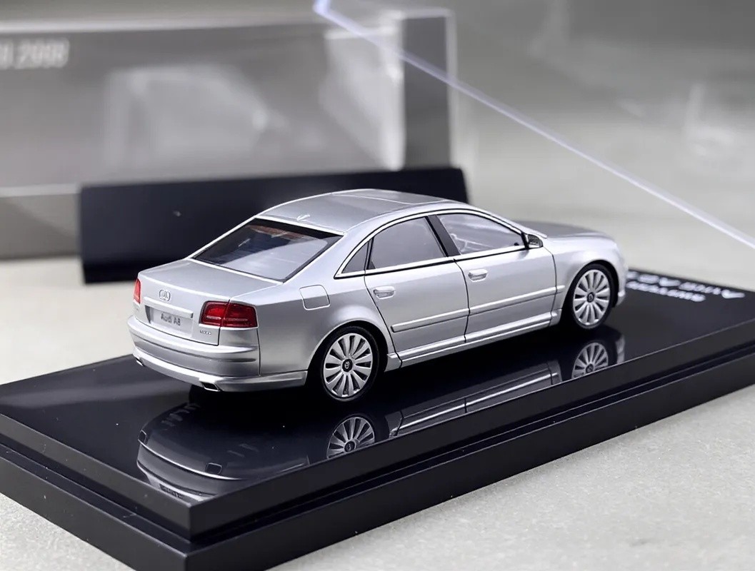 MH 1:64 Silver S8 2008 Luxury Sedan Sports Model Diecast Metal Car