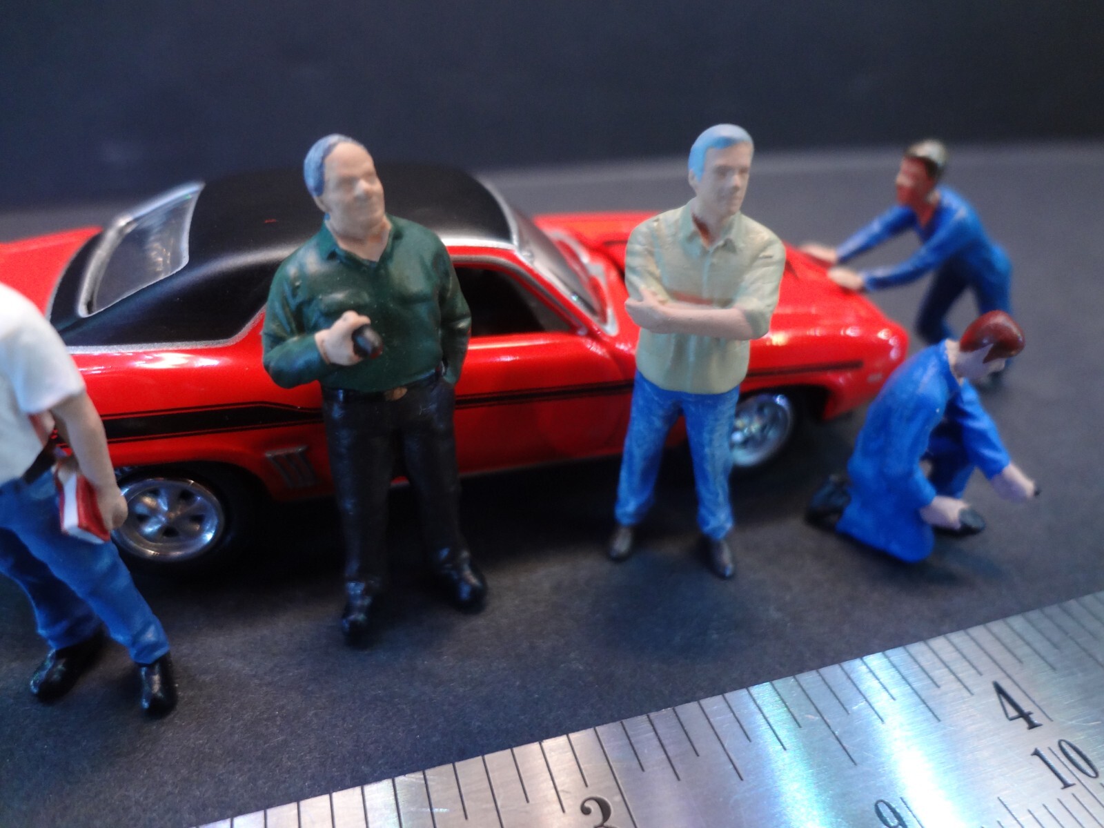 1:64 Scale figure set VIP mechanics & bossman blue set – CAR IS NOT included.